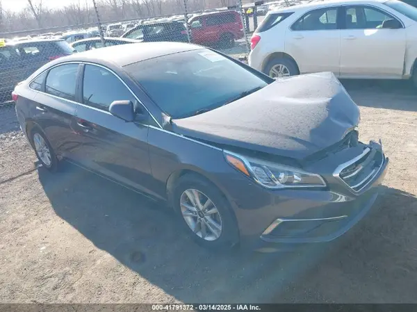 5NPE24AF6HH476651 2017 HYUNDAI SONATA - Image 1