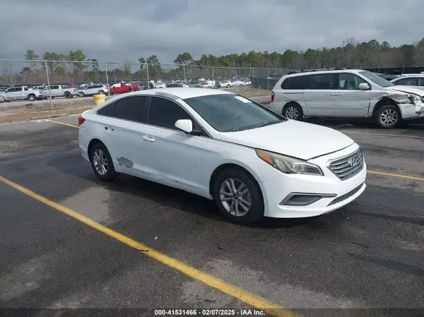 5NPE24AF6HH520468 2017 HYUNDAI SONATA - Image 1