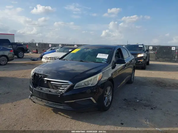 5NPE24AF6HH520924 2017 HYUNDAI SONATA - Image 2