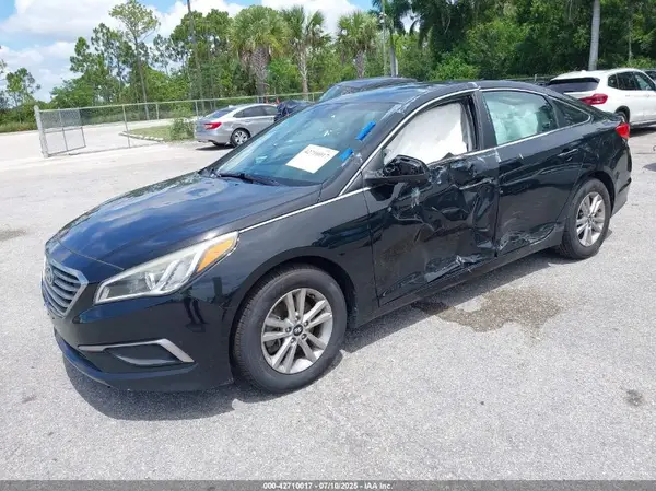 5NPE24AF6HH525217 2017 HYUNDAI SONATA - Image 2