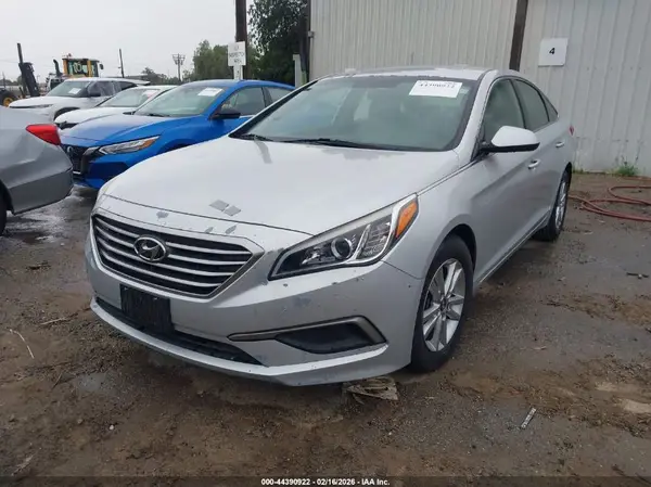 5NPE24AF6HH527016 2017 HYUNDAI SONATA - Image 2