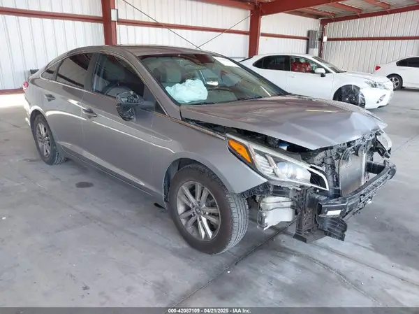 5NPE24AF6HH527968 2017 HYUNDAI SONATA - Image 1
