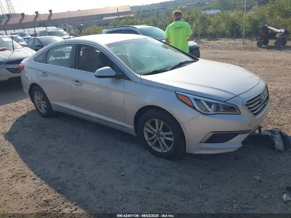 5NPE24AF6HH535004 2017 HYUNDAI SONATA - Image 1