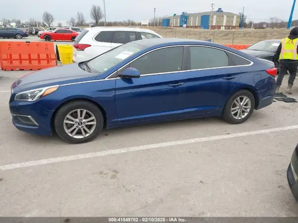 5NPE24AF6HH545788 2017 HYUNDAI SONATA - Image 2