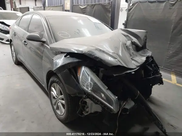 5NPE24AF6HH555494 2017 HYUNDAI SONATA - Image 1
