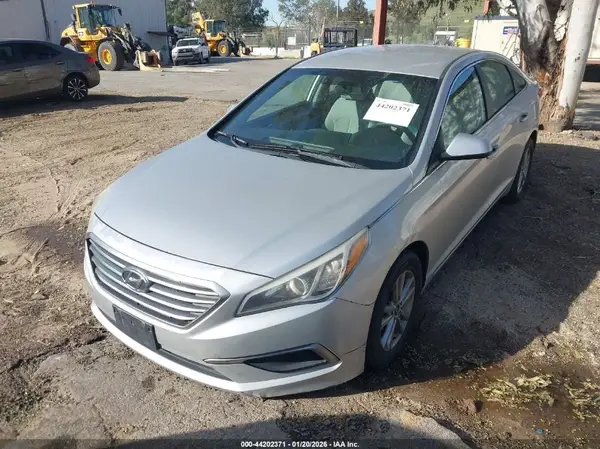 5NPE24AF6HH570481 2017 HYUNDAI SONATA - Image 2
