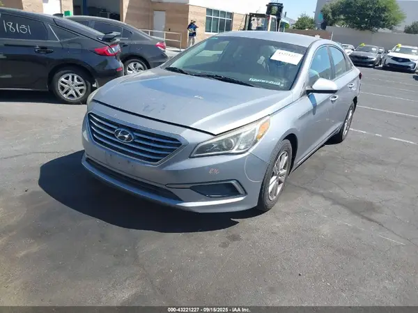 5NPE24AF6HH577950 2017 HYUNDAI SONATA - Image 2