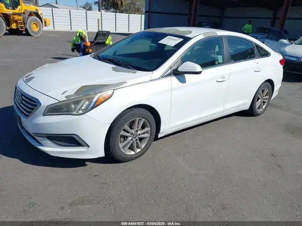 5NPE24AF6HH581674 2017 HYUNDAI SONATA - Image 2