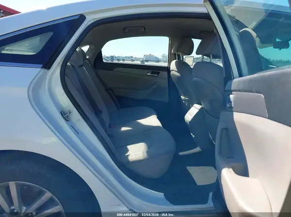 5NPE24AF6HH581674 2017 HYUNDAI SONATA - Image 8