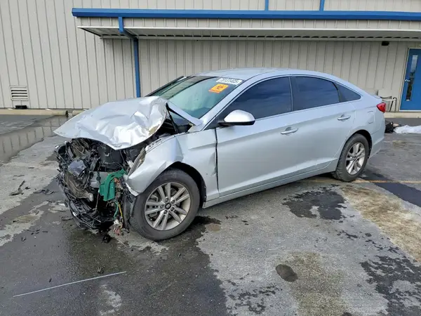 5NPE24AF6HH588821 2017 HYUNDAI SONATA - Image 1