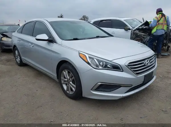 5NPE24AF6HH593095 2017 HYUNDAI SONATA - Image 1