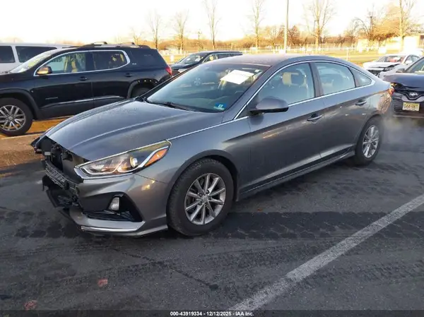 5NPE24AF6JH610807 2018 HYUNDAI SONATA - Image 2