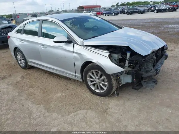 5NPE24AF6JH703908 2018 HYUNDAI SONATA - Image 1