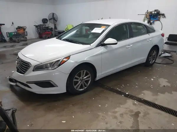 5NPE24AF7GH269104 2016 HYUNDAI SONATA - Image 2