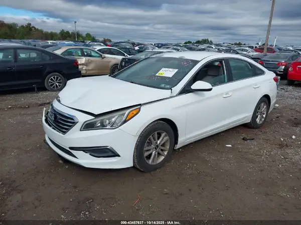 5NPE24AF7GH283682 2016 HYUNDAI SONATA - Image 2