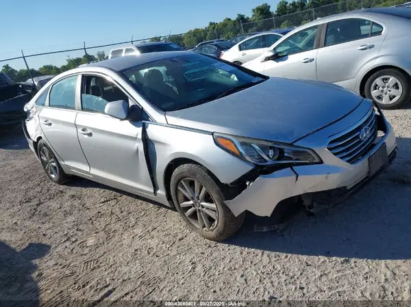 5NPE24AF7GH328569 2016 HYUNDAI SONATA - Image 1