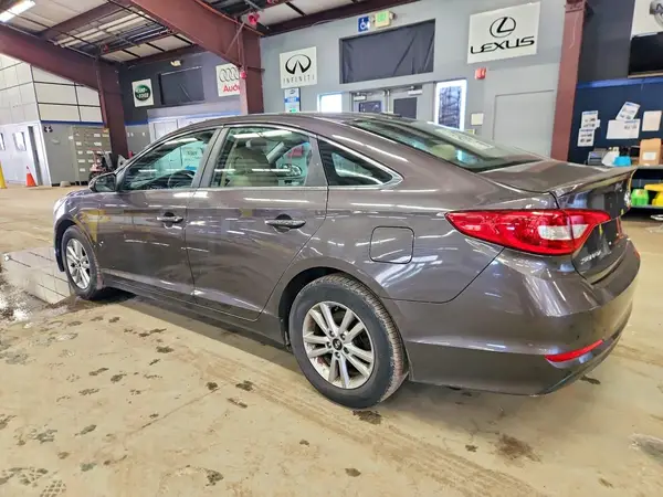 5NPE24AF7HH439009 2017 HYUNDAI SONATA - Image 2
