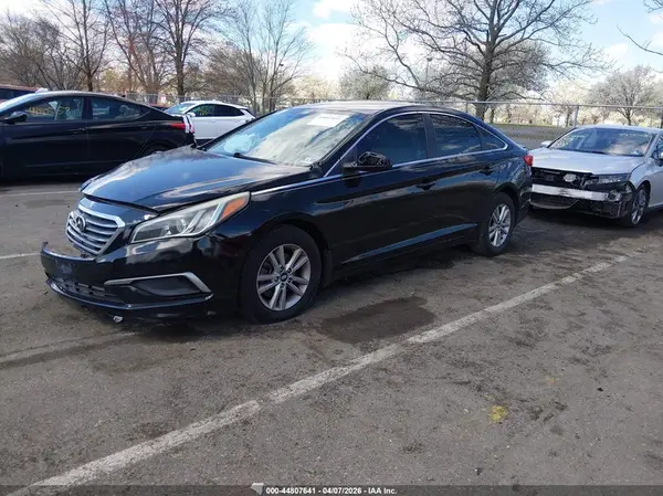 5NPE24AF7HH447997 2017 HYUNDAI SONATA - Image 2