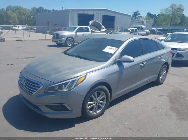 5NPE24AF7HH487951 2017 HYUNDAI SONATA - Image 2