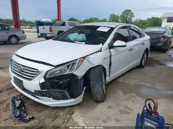 5NPE24AF7HH537702 2017 HYUNDAI SONATA - Image 2