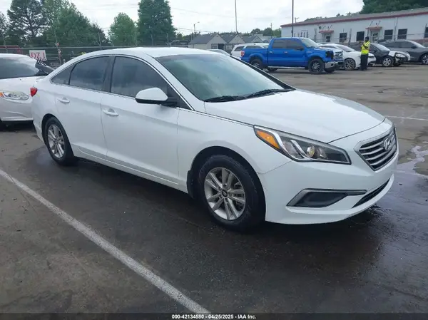 5NPE24AF7HH556136 2017 HYUNDAI SONATA - Image 1