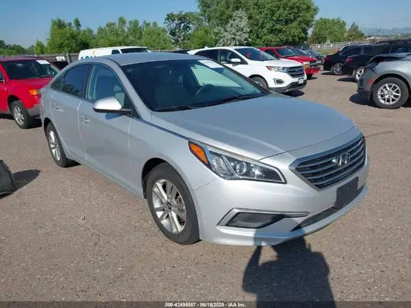 5NPE24AF7HH559652 2017 HYUNDAI SONATA - Image 1