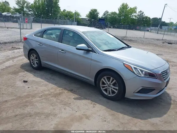 5NPE24AF7HH562471 2017 HYUNDAI SONATA - Image 1