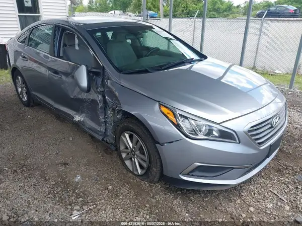 5NPE24AF7HH572904 2017 HYUNDAI SONATA - Image 1