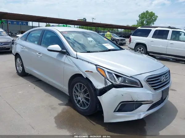 5NPE24AF7HH583725 2017 HYUNDAI SONATA - Image 1