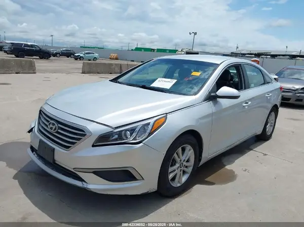 5NPE24AF7HH583725 2017 HYUNDAI SONATA - Image 2