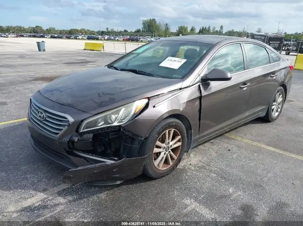 5NPE24AF7HH585894 2017 HYUNDAI SONATA - Image 2