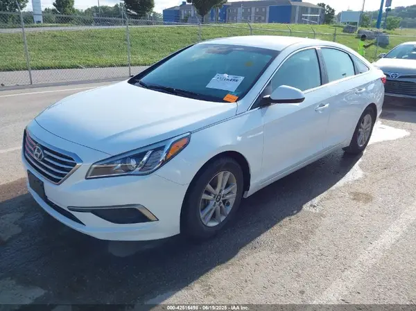 5NPE24AF7HH586978 2017 HYUNDAI SONATA - Image 2