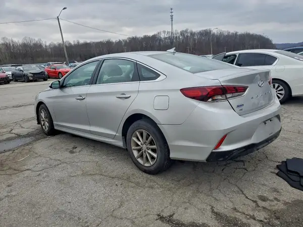 5NPE24AF7JH608919 2018 HYUNDAI SONATA - Image 2