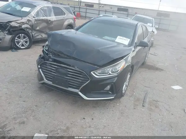 5NPE24AF7JH620360 2018 HYUNDAI SONATA - Image 2