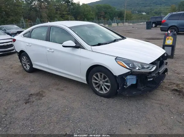 5NPE24AF7JH657425 2018 HYUNDAI SONATA - Image 1