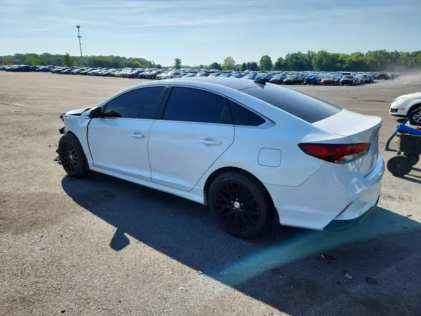 5NPE24AF7JH66017 2018 HYUNDAI SONATA - Image 2