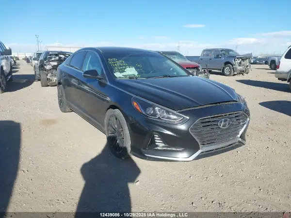 5NPE24AF7JH690943 2018 HYUNDAI SONATA - Image 1