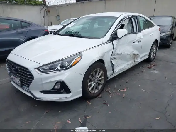 5NPE24AF7JH696905 2018 HYUNDAI SONATA - Image 2