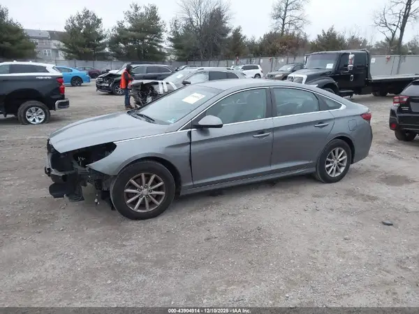 5NPE24AF7JH709488 2018 HYUNDAI SONATA - Image 2