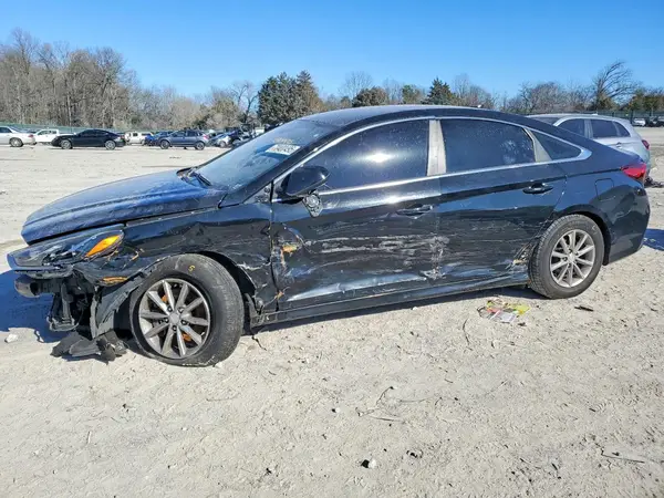 5NPE24AF7JH713881 2018 HYUNDAI SONATA - Image 1