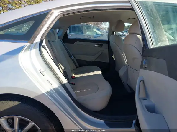 5NPE24AF7KH770938 2019 HYUNDAI SONATA - Image 8