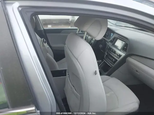 5NPE24AF8GH262632 2016 HYUNDAI SONATA - Image 1