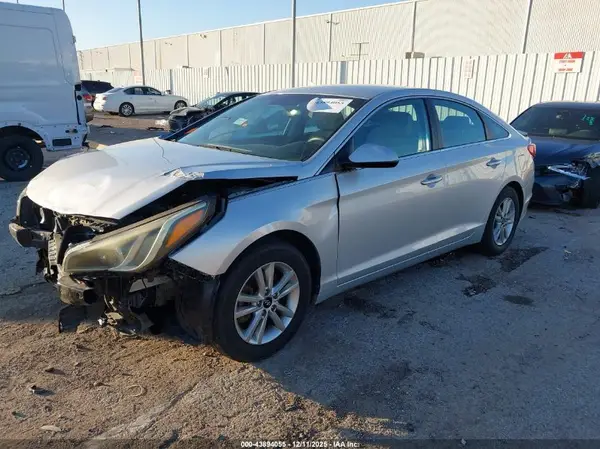 5NPE24AF8GH284811 2016 HYUNDAI SONATA - Image 2