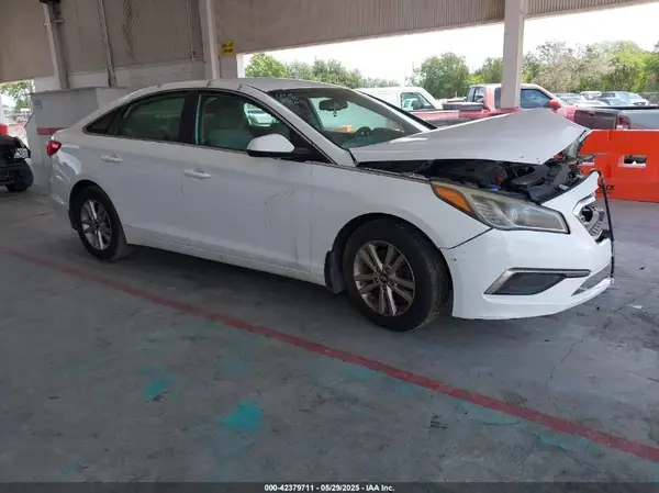 5NPE24AF8GH304295 2016 HYUNDAI SONATA - Image 1