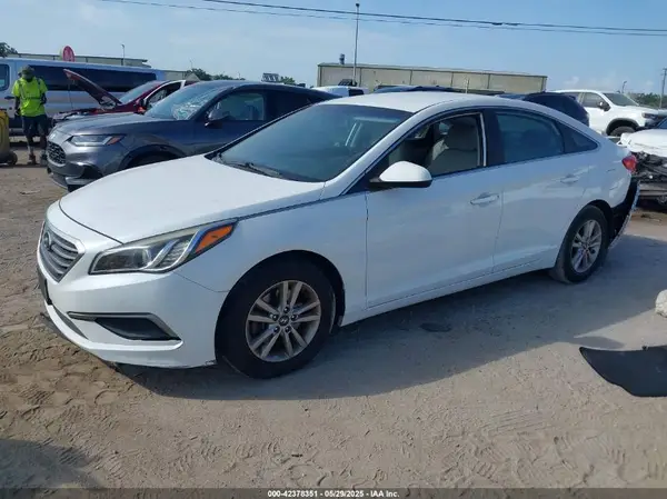 5NPE24AF8GH330833 2016 HYUNDAI SONATA - Image 2