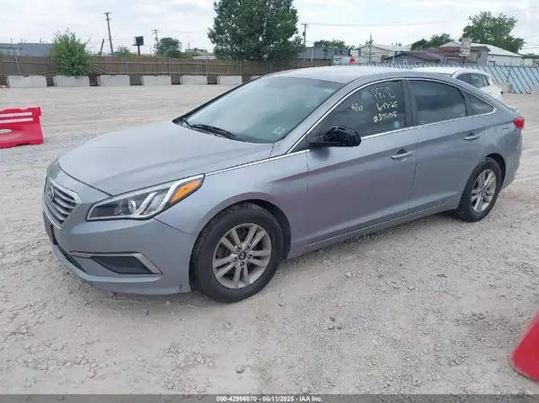 5NPE24AF8GH366781 2016 HYUNDAI SONATA - Image 2