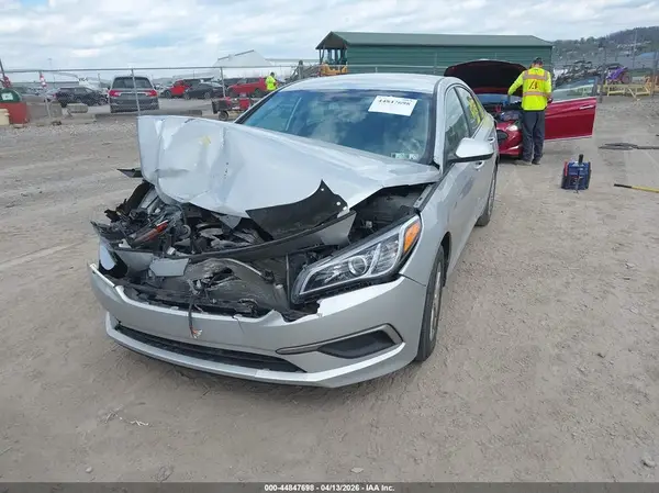 5NPE24AF8GH376727 2016 HYUNDAI SONATA - Image 2