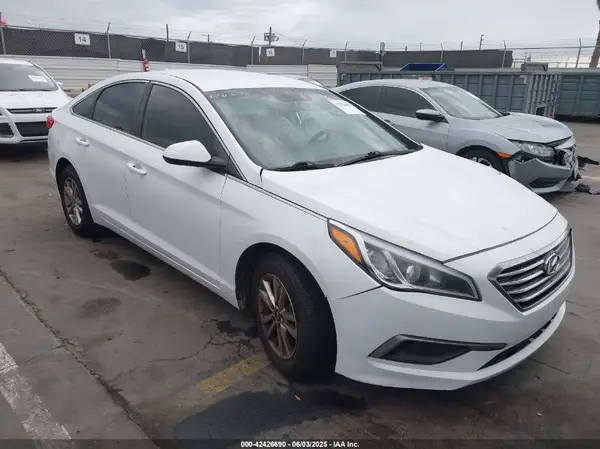 5NPE24AF8GH392135 2016 HYUNDAI SONATA - Image 1