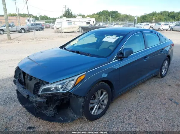 5NPE24AF8HH438273 2017 HYUNDAI SONATA - Image 2