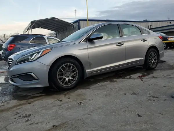 5NPE24AF8HH439228 2017 HYUNDAI SONATA - Image 1